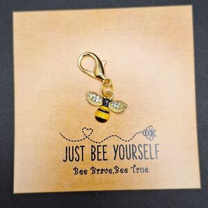 bumblebee keychain zipper pull stitch marker
